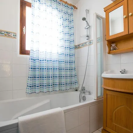 Sainte-foy-l'argentiere Sleeps 6 Apartment *