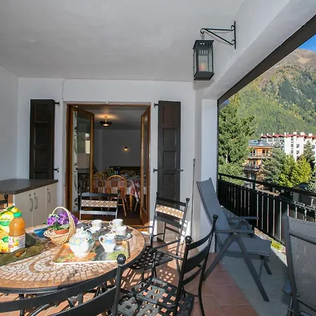 Sainte-foy-l'argentiere Sleeps 6 Apartment
